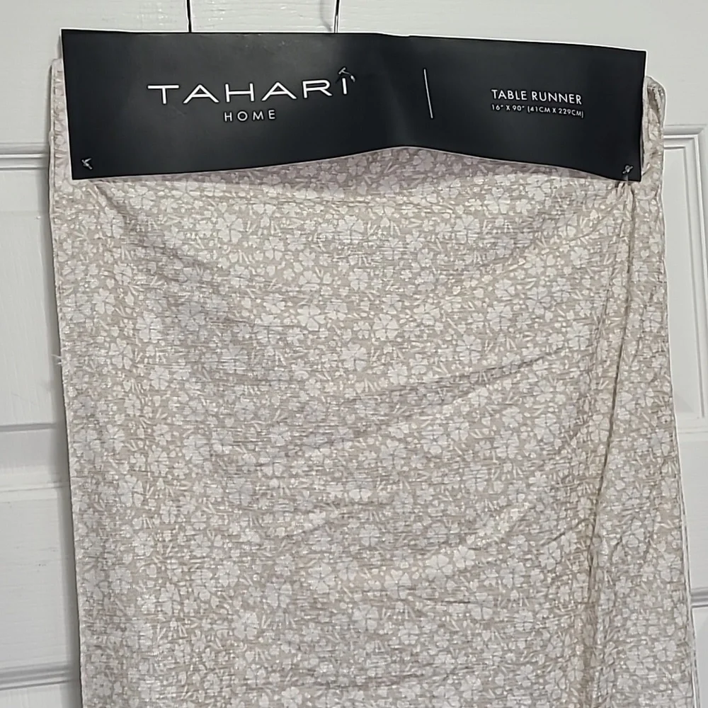TAHARI TABLE RUNNER 16